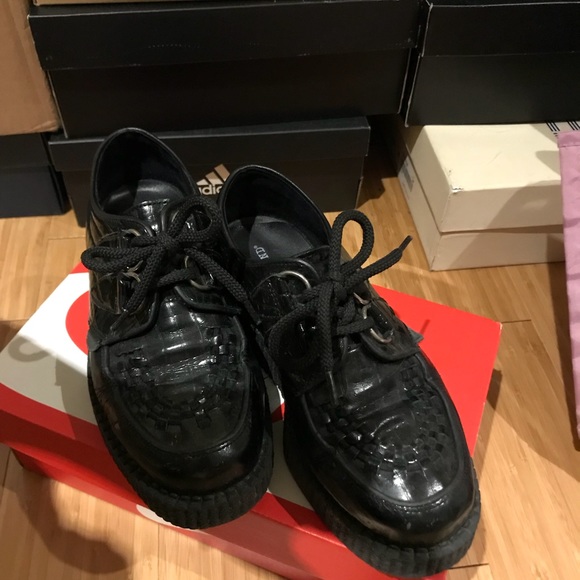 Underground leather shoes. - Picture 2 of 3